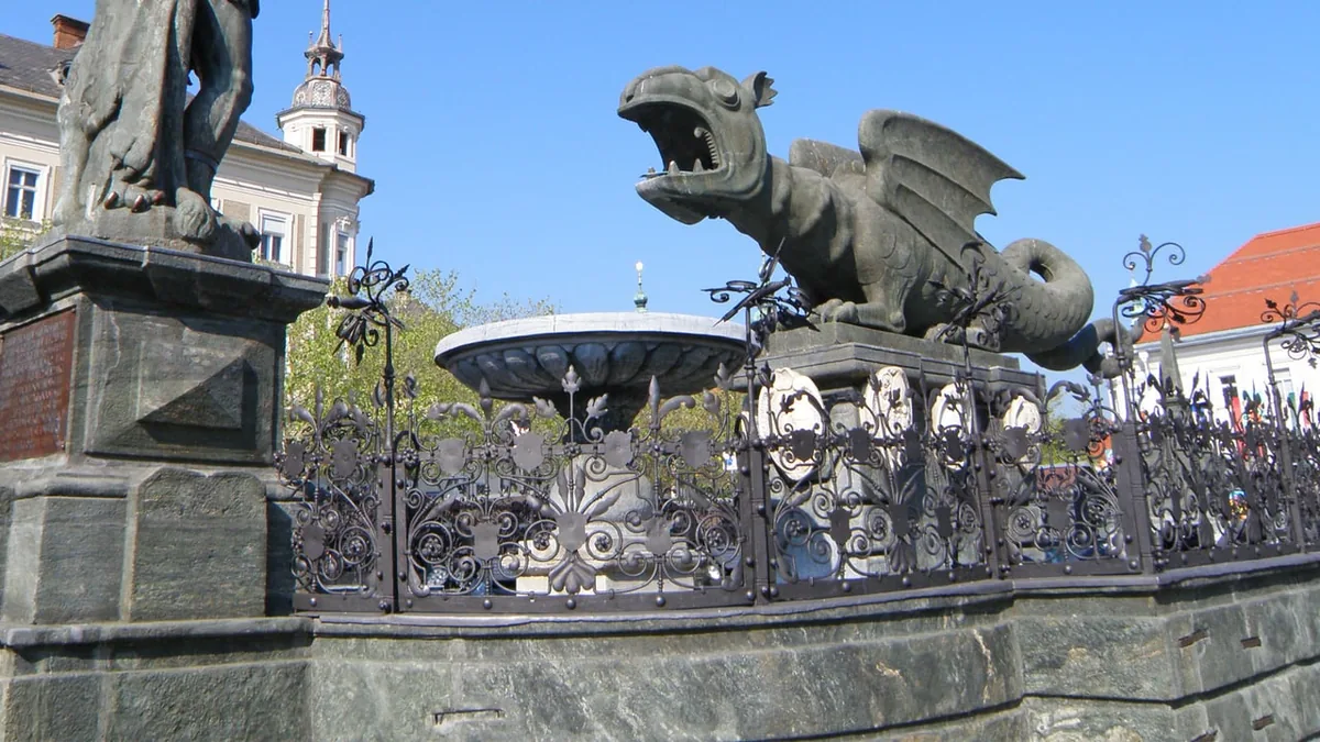 Lindwurmbrunnen am Neuen Platz in Klagenfurt